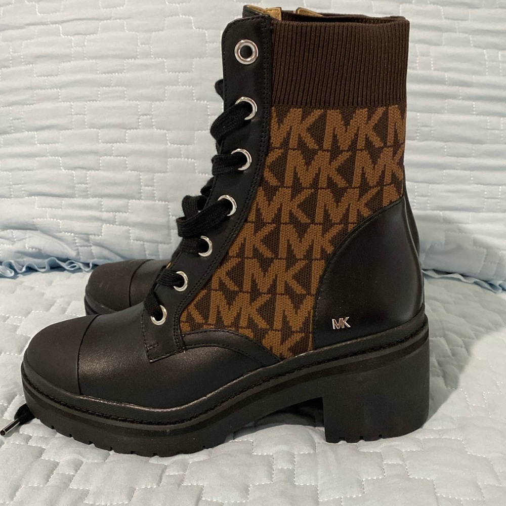MK New w/o tags 7.5